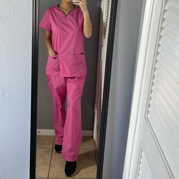 Lizzy b pink size small top and size medium pants scrubs set - Picture 3 of 13